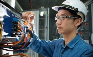 跟工人签劳动合同模板6篇