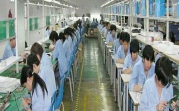 跟工人签劳动合同最新7篇