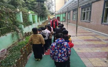 中班数学《排队》教案5篇