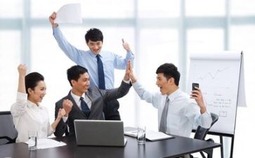 老职工的年终总结模板8篇